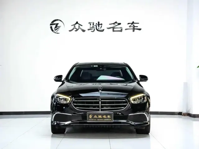 Mercedes-Benz E-Class — Фото автомобиля 2