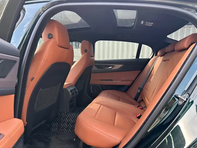 Jaguar XEL — Фото автомобиля 6