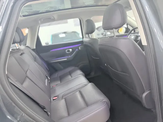 Leapmotor C10 — Фото автомобиля 11