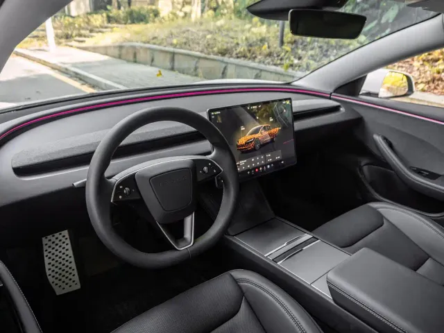 Tesla Model 3 — Фото автомобиля 10