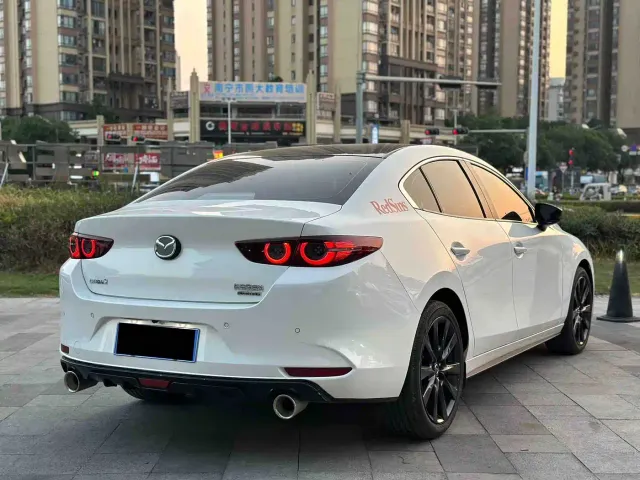 Mazda Axela — Фото автомобиля 4