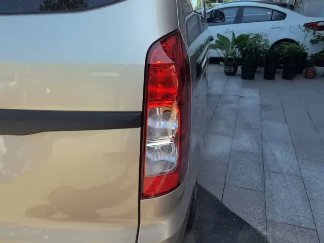 Wuling Hongguang V — Фото автомобиля 7