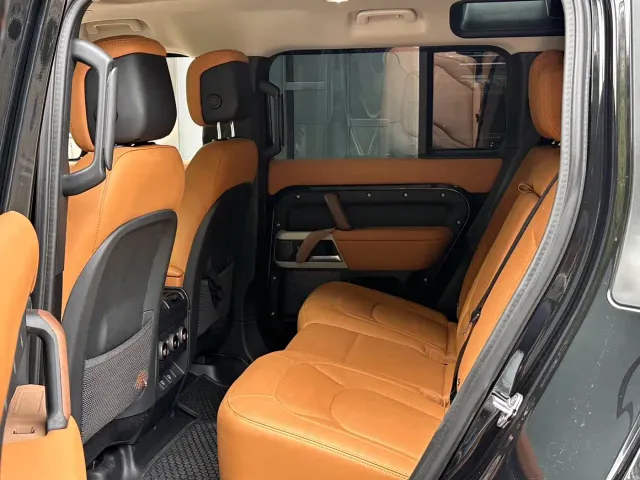 Land Rover Defender — Фото автомобиля 9
