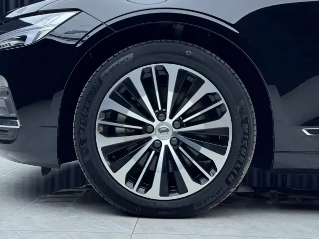Volvo S90 — Фото автомобиля 5