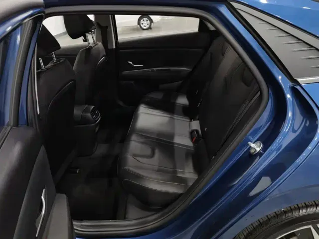 Hyundai Elantra — Фото автомобиля 15