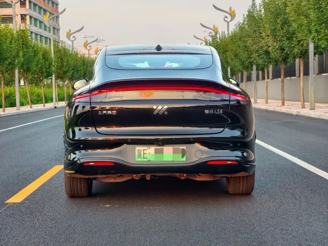 IM Motors LS6 — Фото автомобиля 5
