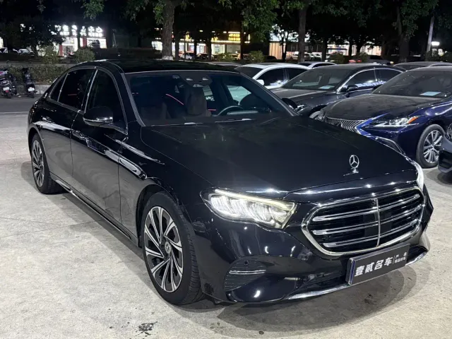 Mercedes-Benz E-Class — Фото автомобиля 3