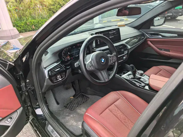 BMW 5 Series — Фото автомобиля 17