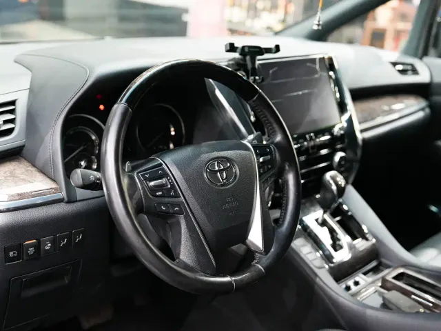Toyota Alphard — Фото автомобиля 17