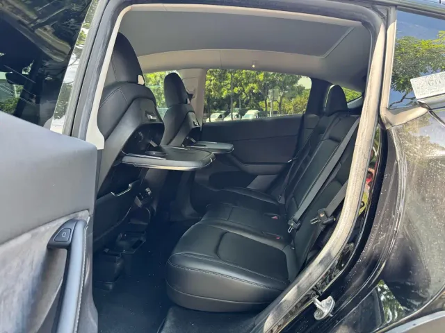 Tesla Model Y — Фото автомобиля 8