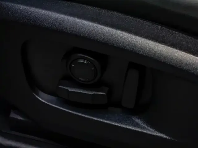 Land Rover Defender — Фото автомобиля 13