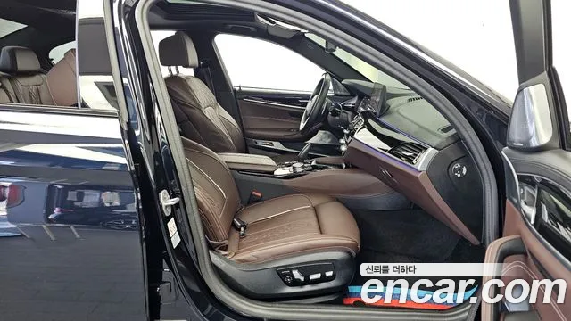 BMW 5 Series G30 — Фото автомобиля 17