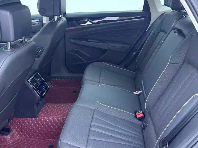 Volkswagen Passat — Фото автомобиля 9