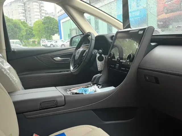 Toyota Vellfire — Фото автомобиля 3