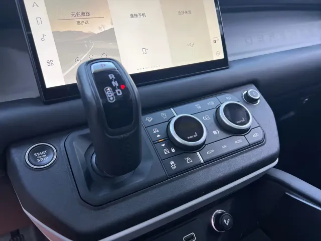 Land Rover Defender — Фото автомобиля 22