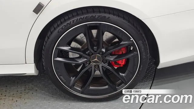 Mercedes-Benz E-Class — Фото автомобиля 21