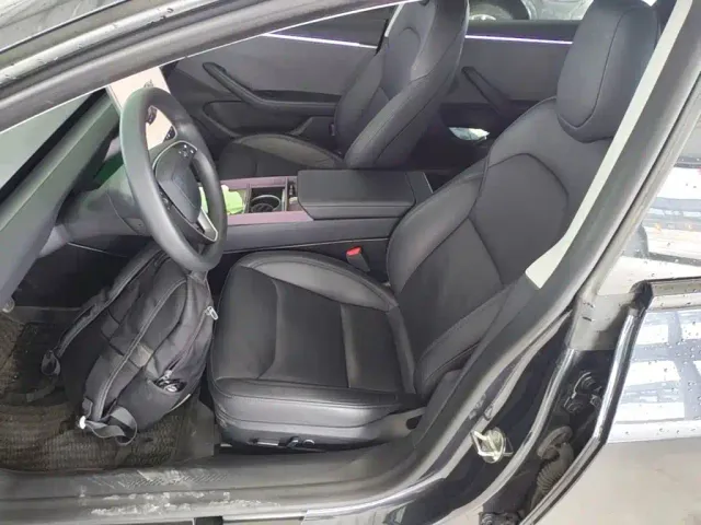 Tesla Model 3 — Фото автомобиля 14