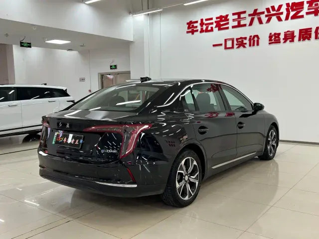 Hongqi E-QM5 — Фото автомобиля 7