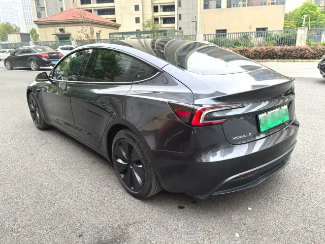 Tesla Model 3 — Фото автомобиля 7