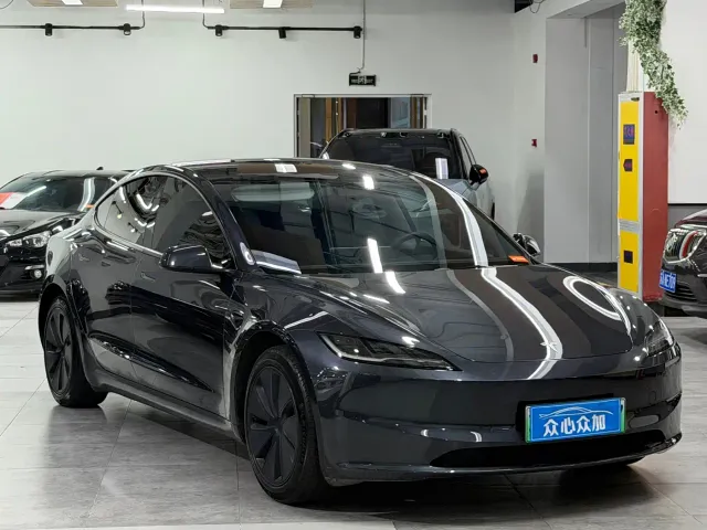 Tesla Model 3 — Фото автомобиля 3