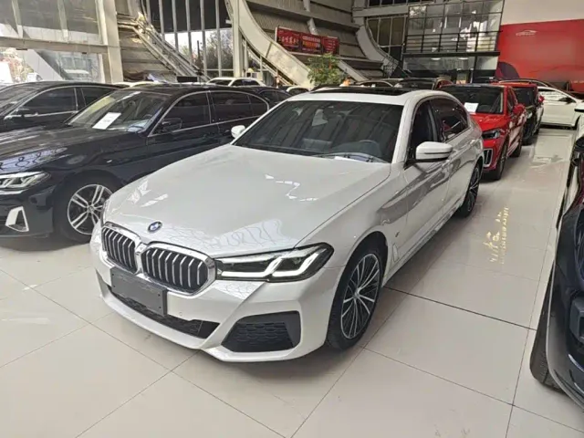 Фотография автомобиля — BMW 5 Series