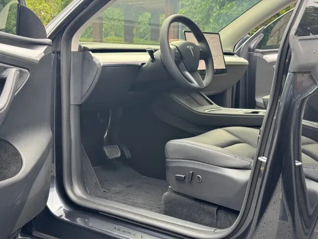Tesla Model Y — Фото автомобиля 5