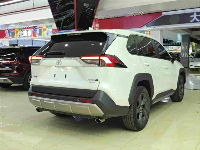 Toyota RAV4 — Фото автомобиля 17