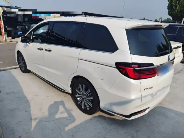 Honda Odyssey 2024 2.0L e:HEV Sharp·Comfort Edition — Фото автомобиля 4