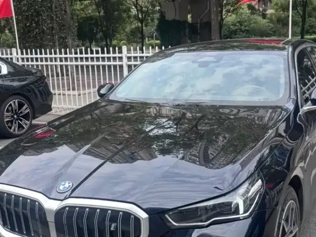 BMW i5 — Фото автомобиля 2