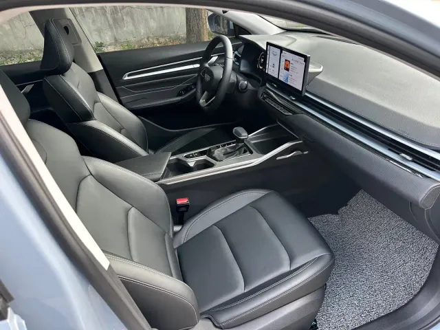 Geely Emgrand — Фото автомобиля 6