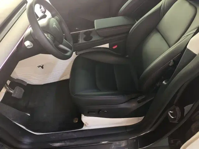 Tesla Model Y — Фото автомобиля 14