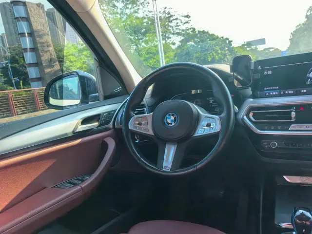 BMW iX3 — Фото автомобиля 8