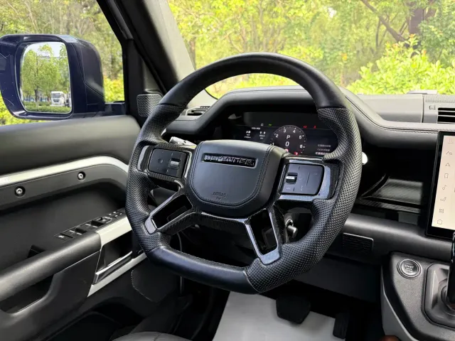 Land Rover Defender — Фото автомобиля 18