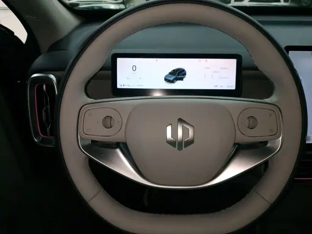 Leapmotor B10 — Фото автомобиля 10