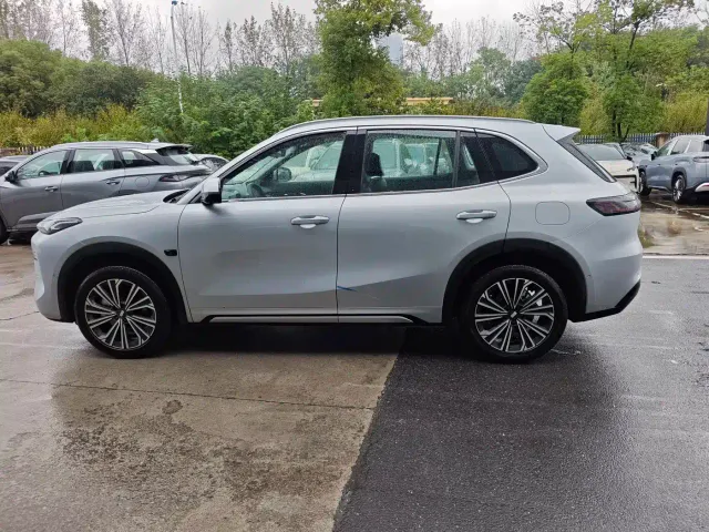 Geely Galaxy Starship 7 EM-i — Фото автомобиля 8