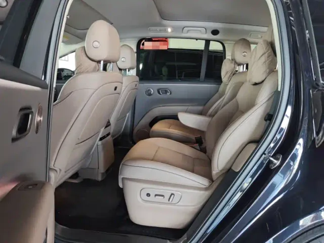 Li Auto i8 — Фото автомобиля 16