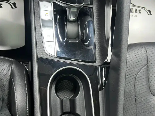 Hyundai Elantra — Фото автомобиля 22