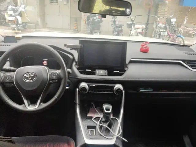 Toyota RAV4 — Фото автомобиля 5
