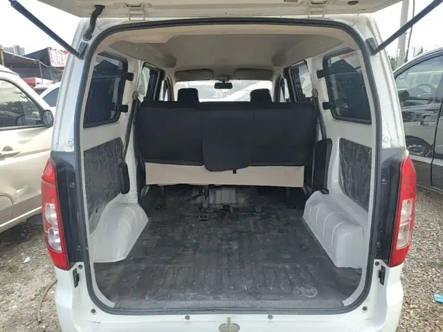 Wuling Hongguang V — Фото автомобиля 14