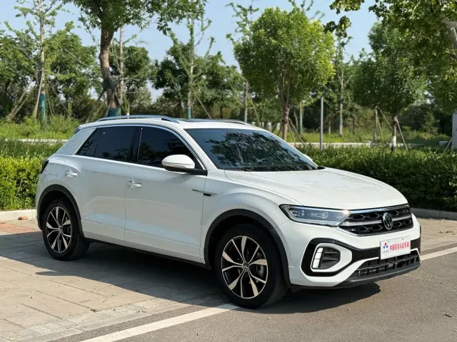 Volkswagen T-Roc — Фото автомобиля 3