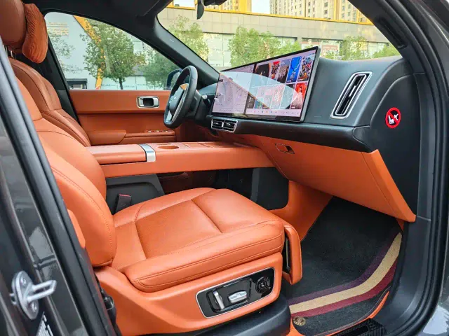 Li Auto L8 — Фото автомобиля 14