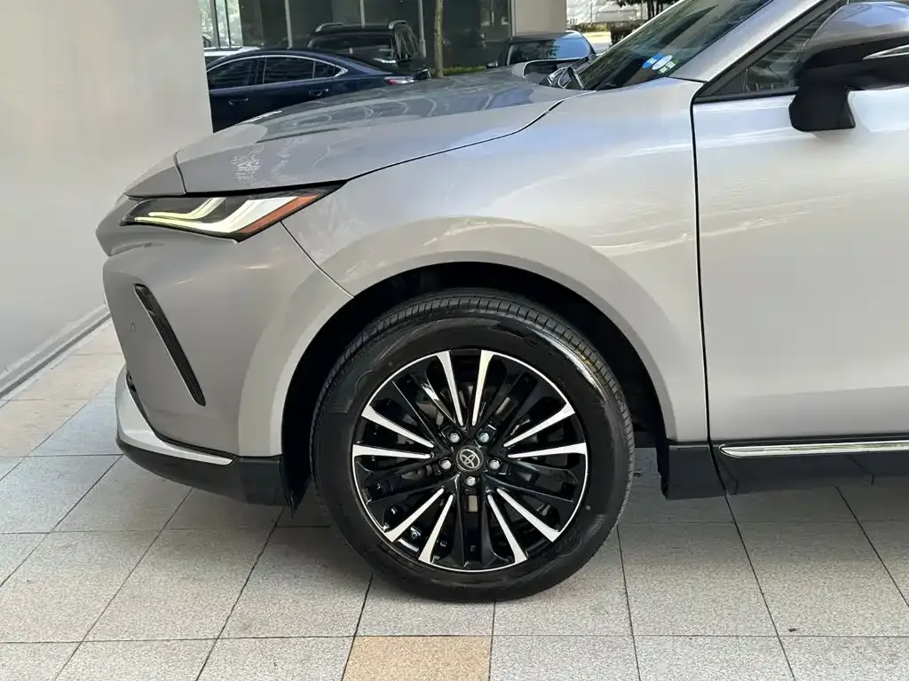 Toyota Venza 2022 2.0L CVT 2WD Premium — Фото автомобиля 13