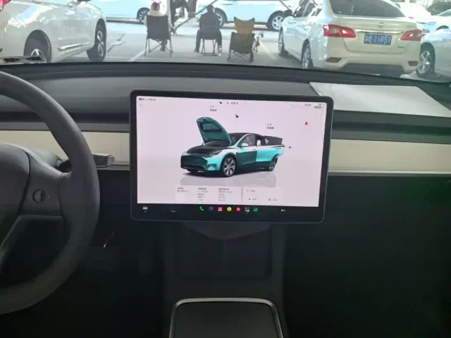 Tesla Model Y — Фото автомобиля 12