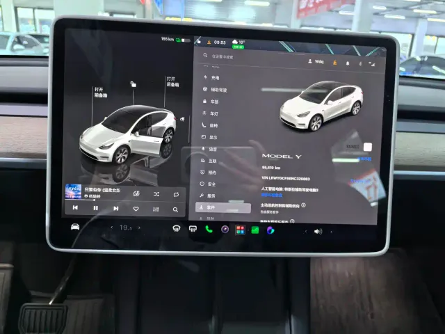 Tesla Model Y — Фото автомобиля 10