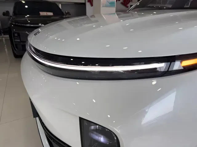 Li Auto L7 — Фото автомобиля 16