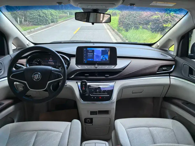 Buick GL8 — Фото автомобиля 9