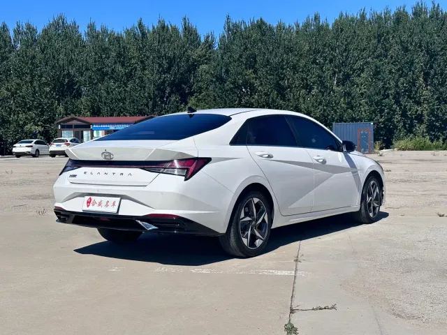 Hyundai Elantra — Фото автомобиля 6