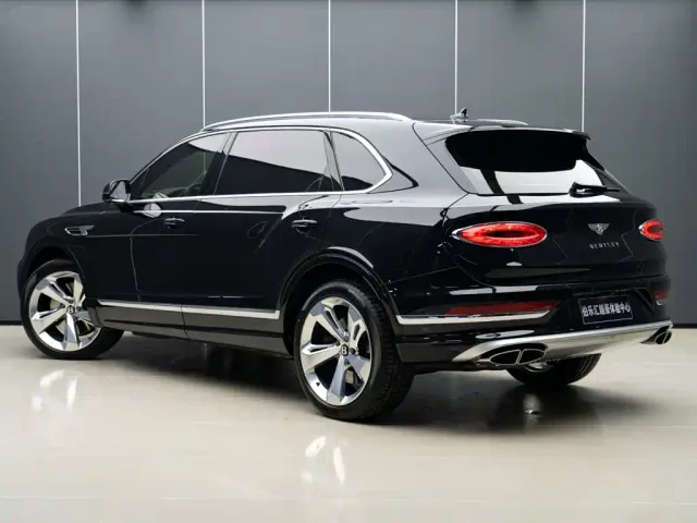 Bentley Bentayga — Фото автомобиля 4