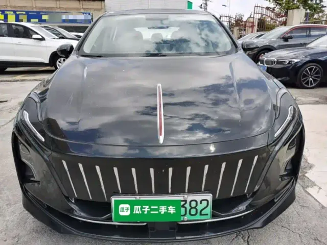Hongqi E-QM5 — Фото автомобиля 2