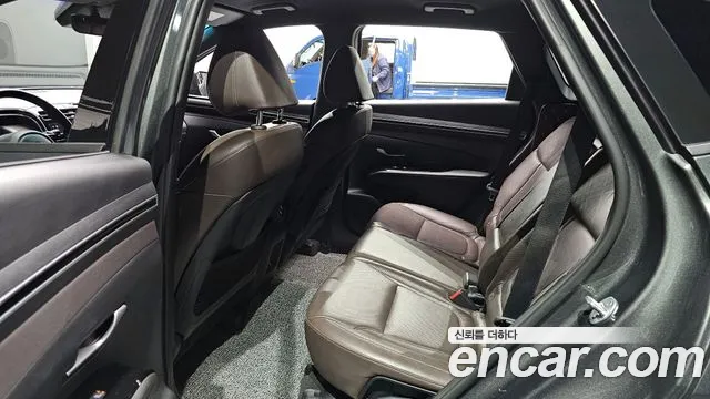 Hyundai Tucson Tucson (NX4) Бензин 1.6 турбо 2WD — Фото автомобиля 12